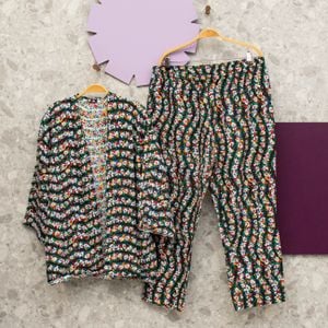 conjunto preto floral c amp a x lulu novis 137910335?action_source=69037&ref=home_home&rsp=1&rspix=1