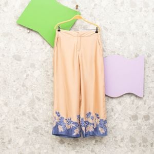 calca pantalona bege acetinada deep 140599676?action_source=70390&ref=home_home&rsp=1&rspix=1