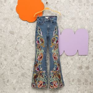 calca azul jeans bordado alice olivia 135453466?action_source=67750&ref=home_home&rsp=1&rspix=1