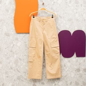 calca cropped cargo bege damyller 143390148?action_source=72238&ref=home_home&rsp=1&rspix=1