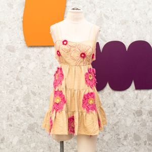 vestido bege floral nammos 143390143?action_source=72238&ref=home_home&rsp=1&rspix=1