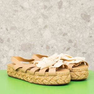 sandalia flatform sisal schutz 136379807?action_source=68377&ref=home_home&rsp=1&rspix=1