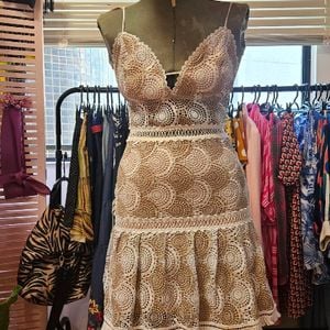 vestido curto alca para verao numero 38 iorane 129889889?action_source=68477&ref=home_home&rsp=1&rspix=1