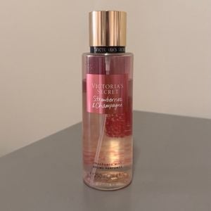 body splash victorias secret strawberries champagne 144076804?action_source=76403&ref=home_home&rsp=1&rspix=1