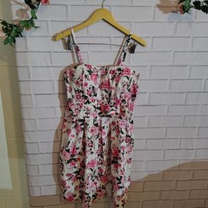 vestido floral 133154094?action_source=66695&ref=home_home&rsp=1&rspix=1