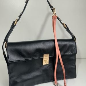 bolsa schutz couro preta media 145147282?action_source=64648&ref=home_home&rsp=1&rspix=1