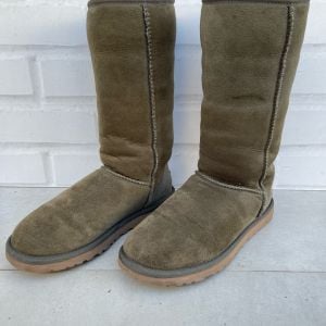bota ugg classic tall ii verde 143680447?action_source=72965&ref=home_home&rsp=1&rspix=1