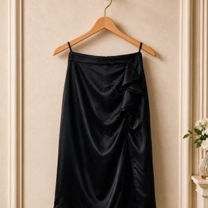 saia zara midi preta com babados 149632539?action_source=76596&ref=home_home&rsp=1&rspix=1