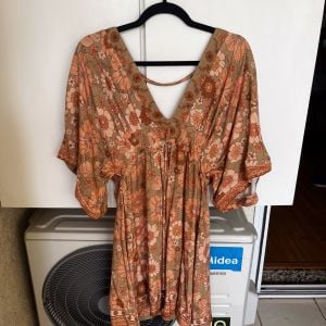 vestido floral mini garage tamanho g 133067257?action_source=66695&ref=home_home&rsp=1&rspix=1