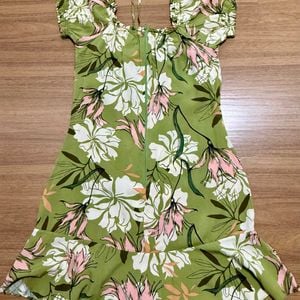 vestido floral verde 132408062?action_source=66695&ref=home_home&rsp=1&rspix=1