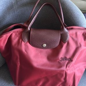 longchamp le pliage colecao green vinho media alca curta 135746618?action_source=68872&ref=home_home&rsp=1&rspix=1