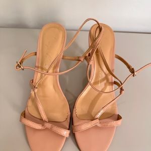 sandalia luiza barcelos nude rose 149591070?action_source=77487&ref=home_home&rsp=1&rspix=1