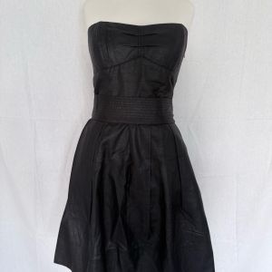 vestido le lis blanc tomara que caia preto p 140817416?action_source=70657&ref=home_home&rsp=1&rspix=1