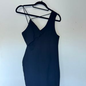 vestido zara 124365900?action_source=60227&ref=home_home&rsp=1&rspix=1