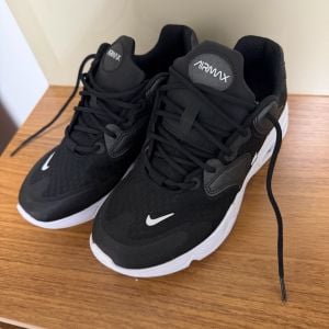 tenis nike air max preto 35 141013134?action_source=31946&ref=home_home&rsp=1&rspix=1