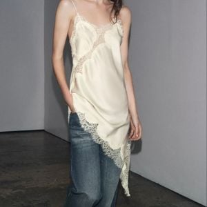 vestido assimetrico com renda zara 133152940?action_source=66827&ref=home_home&rsp=1&rspix=1