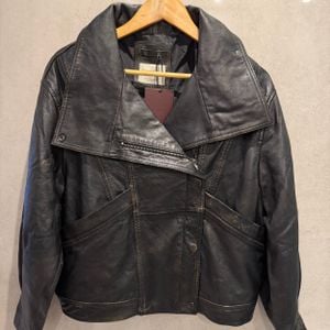 jaqueta de couro bershka 139199795?action_source=69599&ref=home_home&rsp=1&rspix=1