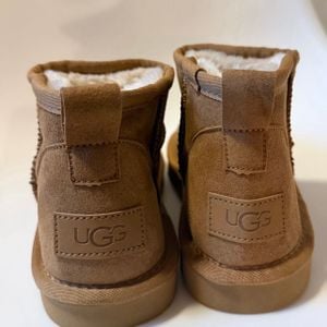 bota ugg caramelo cano baixo 144704465?action_source=72965&ref=home_home&rsp=1&rspix=1