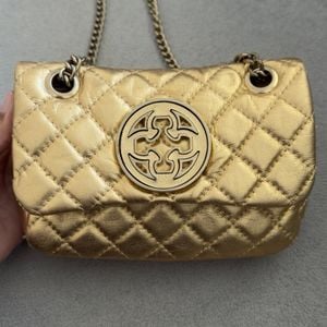bolsa capodarte matelasse dourada 150426388?action_source=67222&ref=home_home&rsp=1&rspix=1