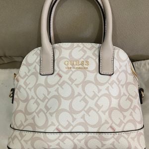 bolsa guess berkton dome satchel 149904492?action_source=77090&ref=home_home&rsp=1&rspix=1