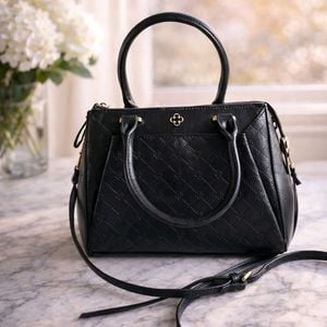 bolsa capodarte tote monograma preta 141948874?action_source=72470&ref=home_home&rsp=1&rspix=1