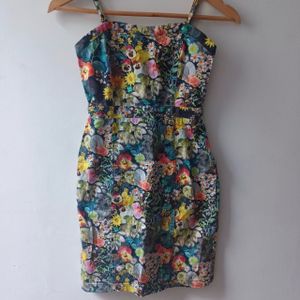 vestido bershka estampado floral p 139411024?action_source=69599&ref=home_home&rsp=1&rspix=1