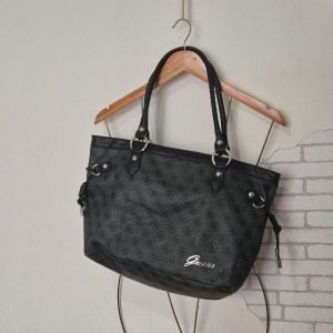 bolsa guess ombro preta original 45x30 media 132498118?action_source=71545&ref=home_home&rsp=1&rspix=1