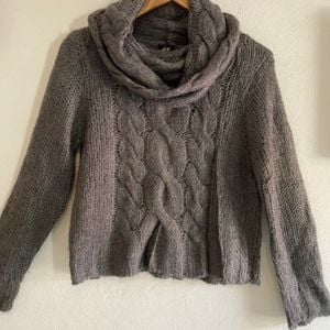 sueter feminino h amp m cinza chumbo 145277734?action_source=72470&ref=home_home&rsp=1&rspix=1