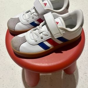 tenis adidas branco infantil 32 148046889?action_source=67222&ref=home_home&rsp=1&rspix=1