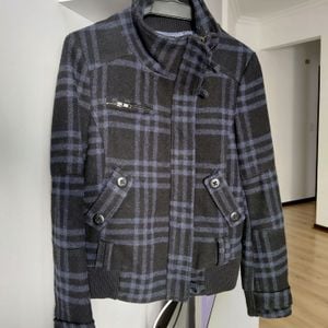 casaco bershka la batida xadrez 139368553?action_source=69599&ref=home_home&rsp=1&rspix=1