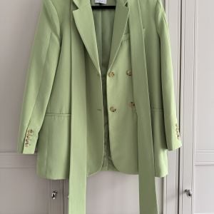 blazer zara oversized verde 147793573?action_source=77124&ref=home_home&rsp=1&rspix=1
