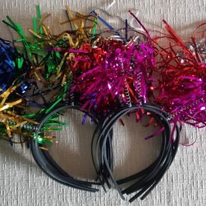 tiara colorida fita metalizada carnaval pct 12 pcs 113185743?action_source=67456&ref=home_home&rsp=1&rspix=1