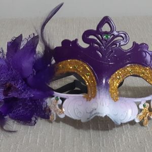 mascara carnaval flor roxa dourado fantasias 117561249?action_source=67456&ref=home_home&rsp=1&rspix=1