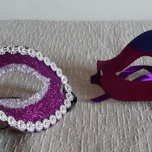 conj 02 pcs mascaras carnaval brilhos fantasias 117607079?action_source=67456&ref=home_home&rsp=1&rspix=1