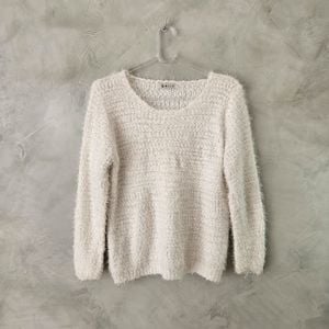 blusa de pelinhos olly branco veste m 143173921?action_source=31319&ref=home_home&rsp=1&rspix=1