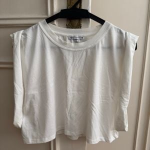 camiseta cropped branca 131265561?action_source=75772&ref=home_home&rsp=1&rspix=1