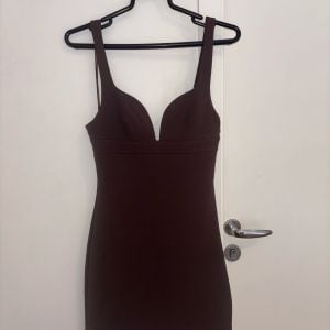 vestido zara marrom xp 138583993?action_source=31319&ref=home_home&rsp=1&rspix=1