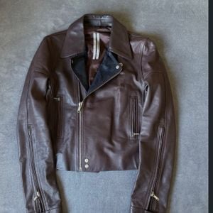 jaqueta rick owens dracubiker marrom 148142196?action_source=75013&ref=home_home&rsp=1&rspix=1