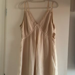 vestido off white dresscode 132327134?action_source=66695&ref=home_home&rsp=1&rspix=1