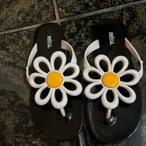 melissa rasteira girassol