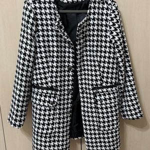 casaco feminino pied de poule preto e branco 142406312?action_source=75473&ref=home_home&rsp=1&rspix=1