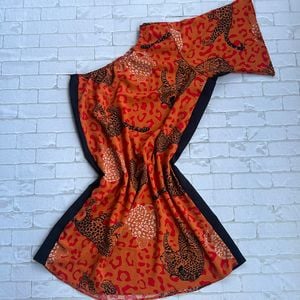 vestido um ombro so estampa oncas farm vestido laranja com laterais em preto g vestido farm 135816374?action_source=31319&ref=home_home&rsp=1&rspix=1