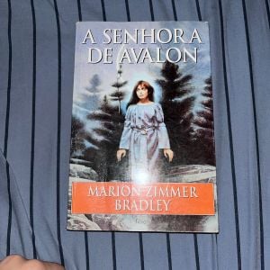 livro a senhora de avalon marion zimmer bradley 150531832?action_source=76402&ref=home_home&rsp=1&rspix=1