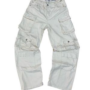 calca multicargo bershka 139153801?action_source=69599&ref=home_home&rsp=1&rspix=1