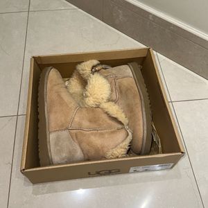 bota ugg bailey charms bege