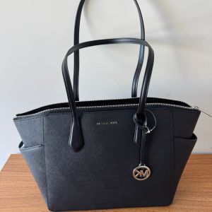 bolsa michael kors preta 144117805?action_source=64648&ref=home_home&rsp=1&rspix=1