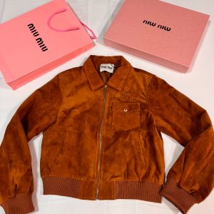 jaqueta miu miu bomber couro suede caramelo m 148502765?action_source=67222&ref=home_home&rsp=1&rspix=1