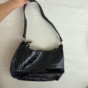 bolsa baguete preta estampa croco 151953642?action_source=76035&ref=home_home&rsp=1&rspix=1