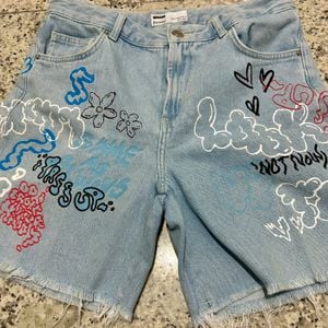 bermuda jorts com estampa de desenhos 135938620?action_source=69599&ref=home_home&rsp=1&rspix=1