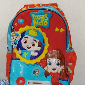 mochila de rodinha lucas neto com musica 129369544?action_source=66794&ref=home_home&rsp=1&rspix=1